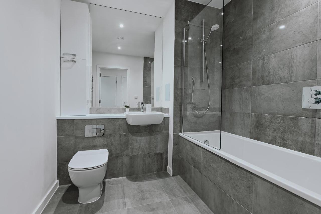 Khayat Homes - The Curve - One Bed London Exterior photo